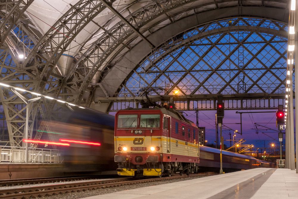 Dresden Hauptbahnhof, CD 371 005-0