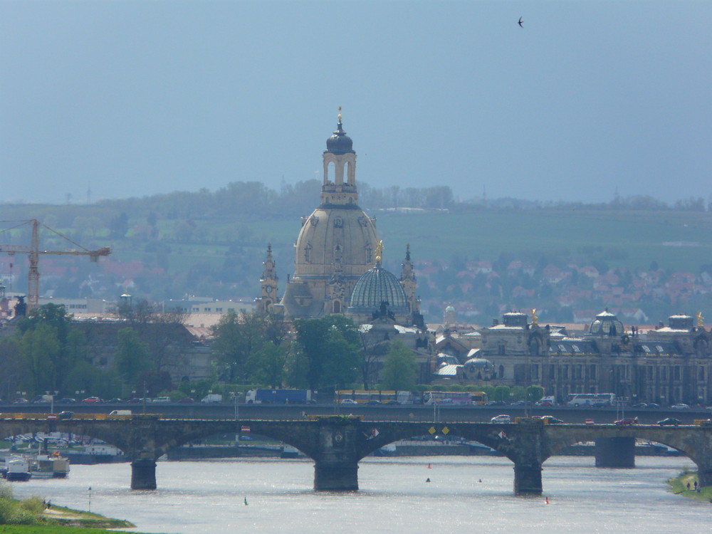 Dresden - hinter der Brücke (2)