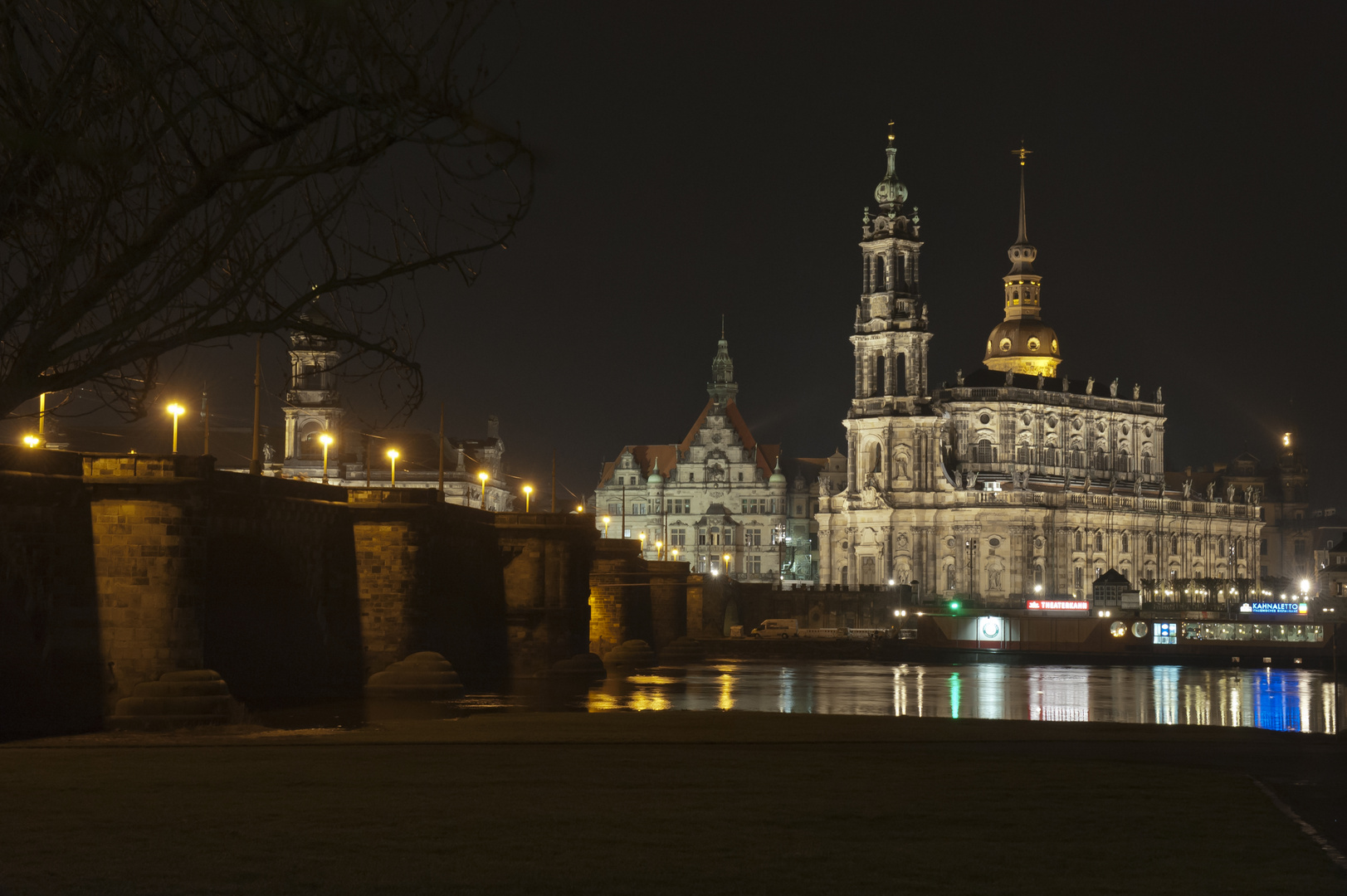 Dresden Hofkirche bei Nacht