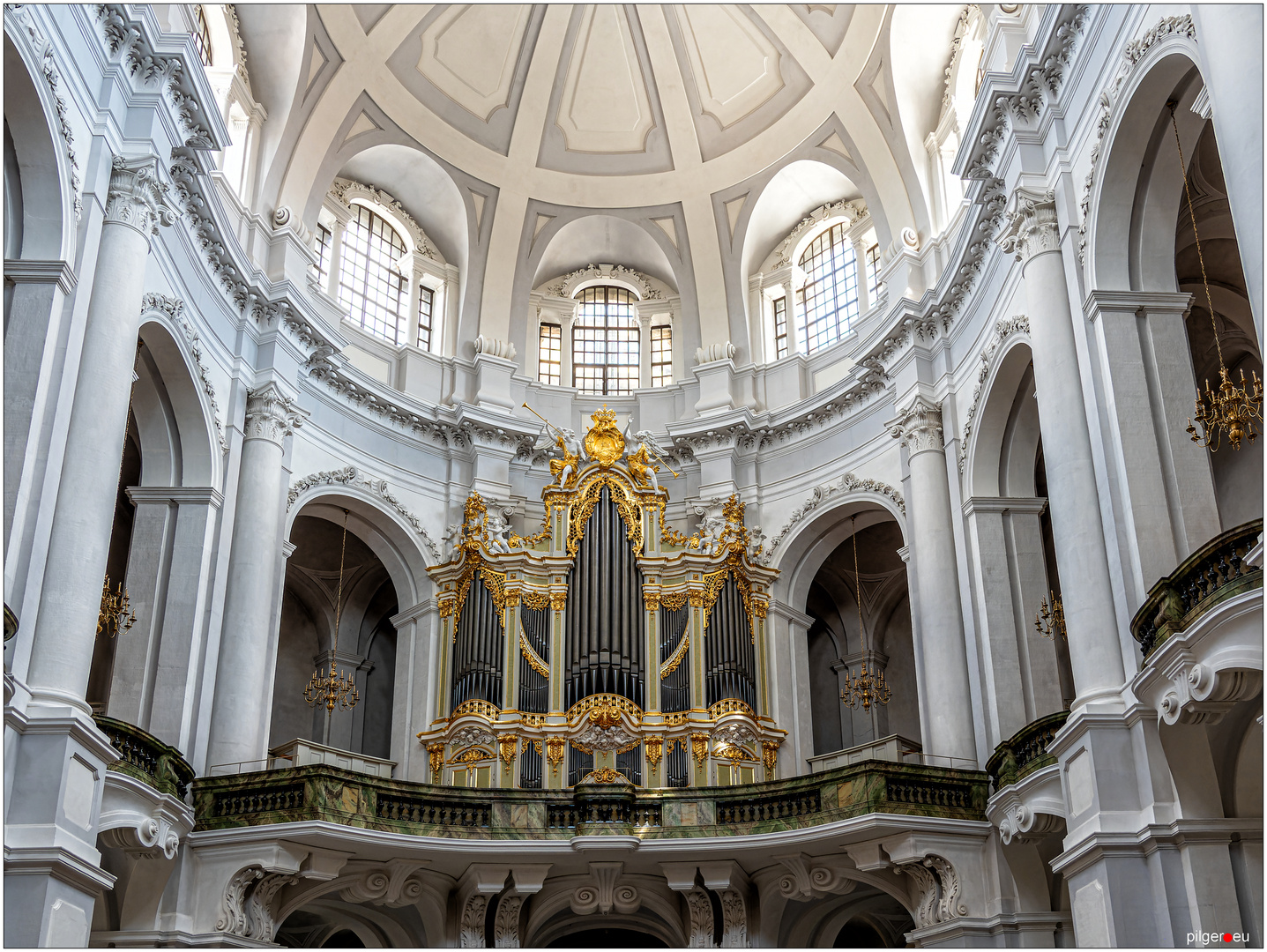 Dresden - Hofkirche, Blick auf die Orgel