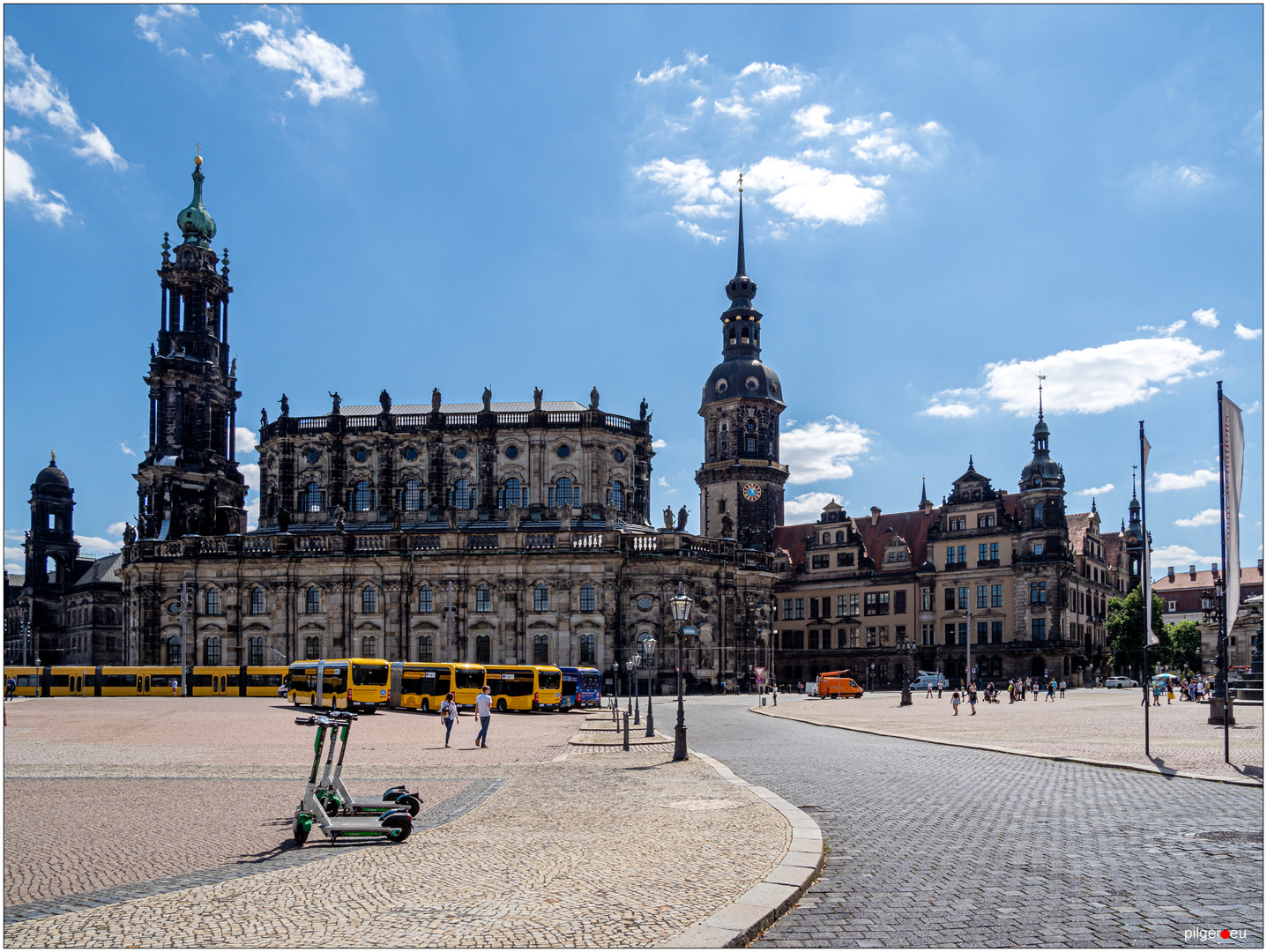 Dresden - Hofkirche mit Schloss