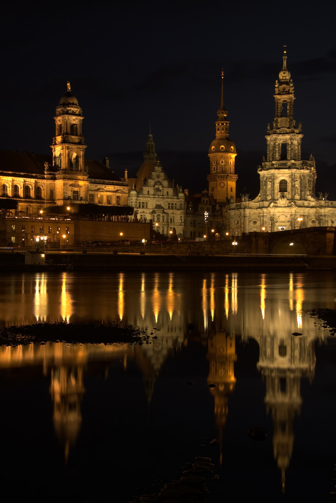 Dresden - Hofkirche - Nacht - Spiegelung