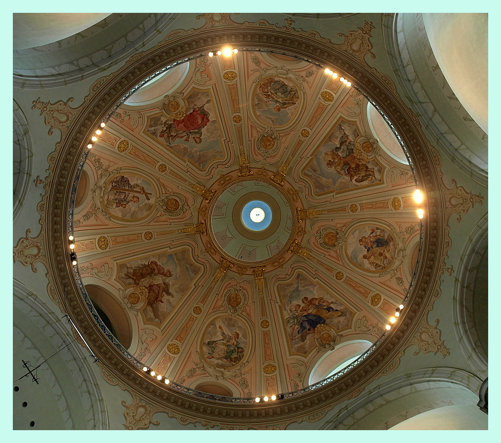 dresden - III - frauenkirche -        der blick nach oben in die unendlichkeit