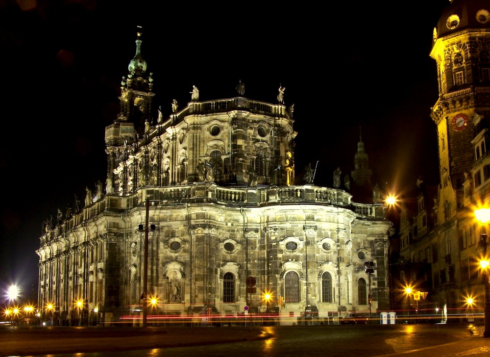 Dresden Kathedrale bei Nacht..