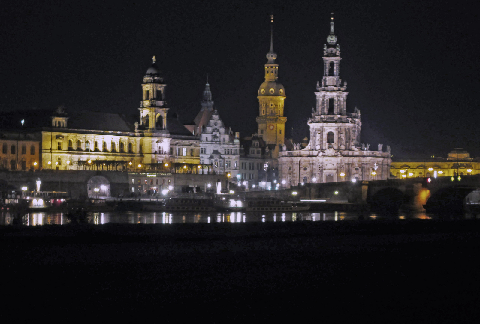Dresden mit Nachtbeleuchtung