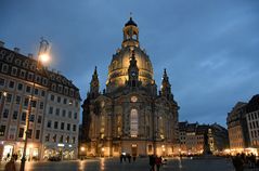 Dresden, Neumarkt mit Frauenkirche am Abend
