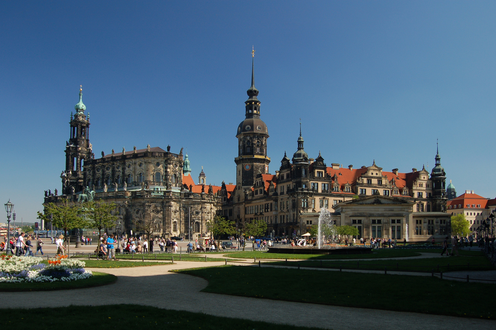 Dresden - Schloss mit Hofkirche und Hausmannturm