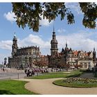 Dresden Schlossplatz mit Hofkirche und Stadtschloss>>>>>>> vom Zwinger aus gesehen