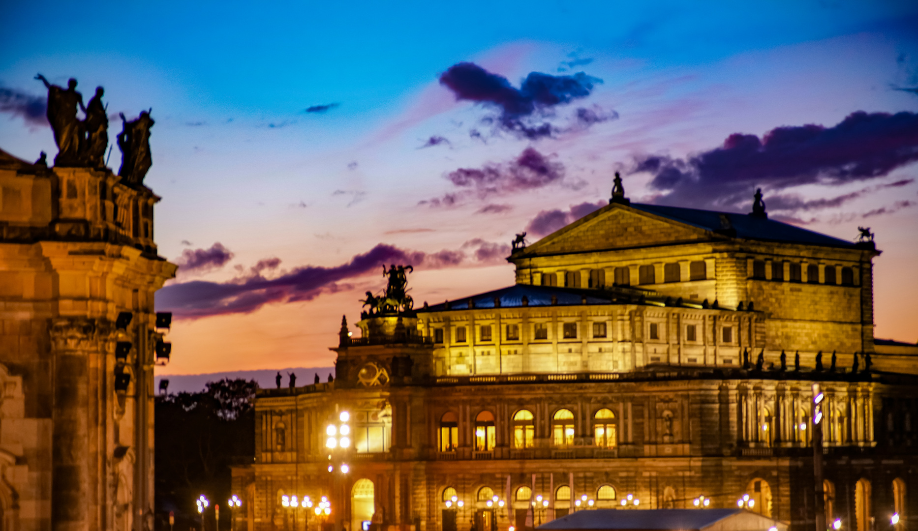 Dresden Semper Oper am Abend