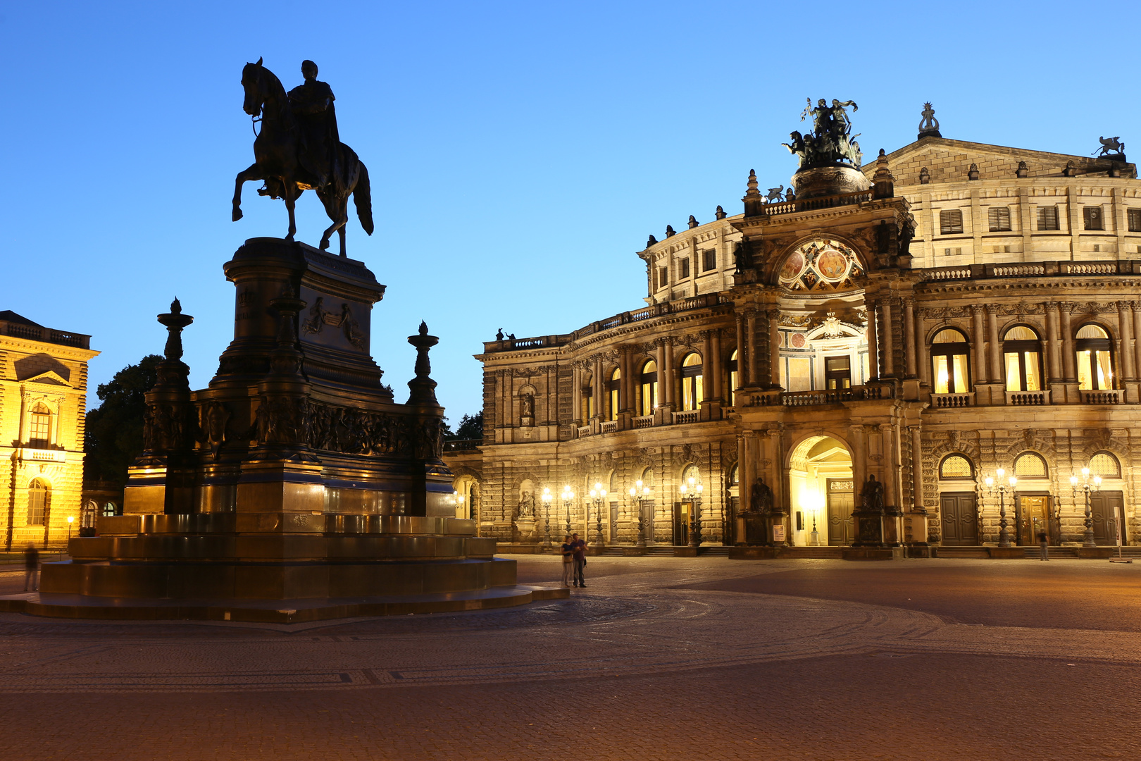 Dresden - Semperoper am Abend