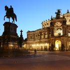 Dresden - Semperoper am Abend