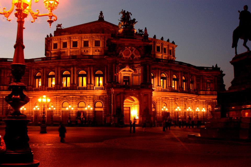 Dresden - Semperoper bei Nacht