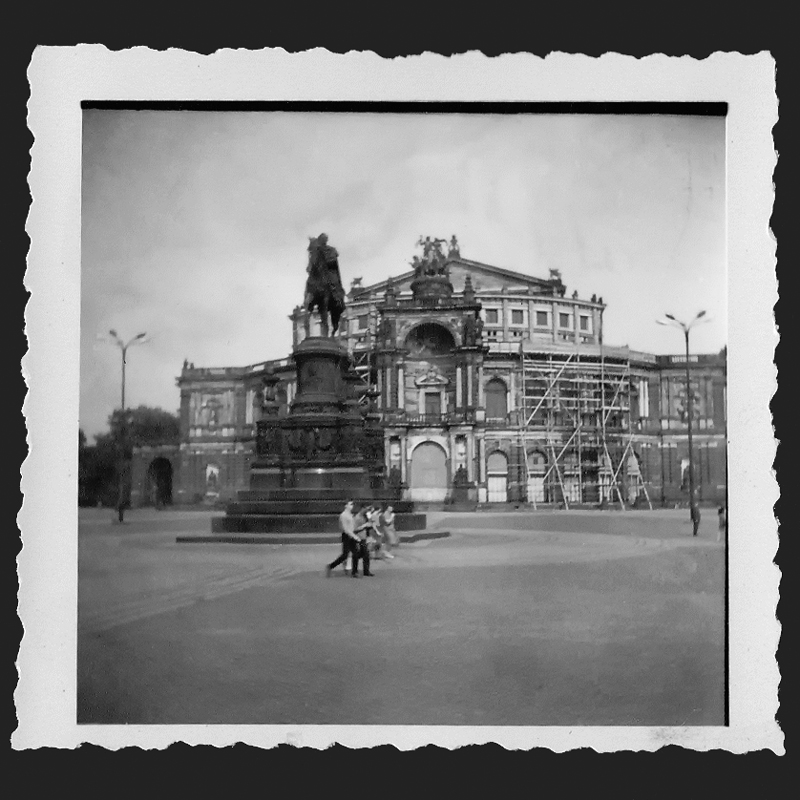 Dresden - Semperoper mit König Johann Reiterstandbild