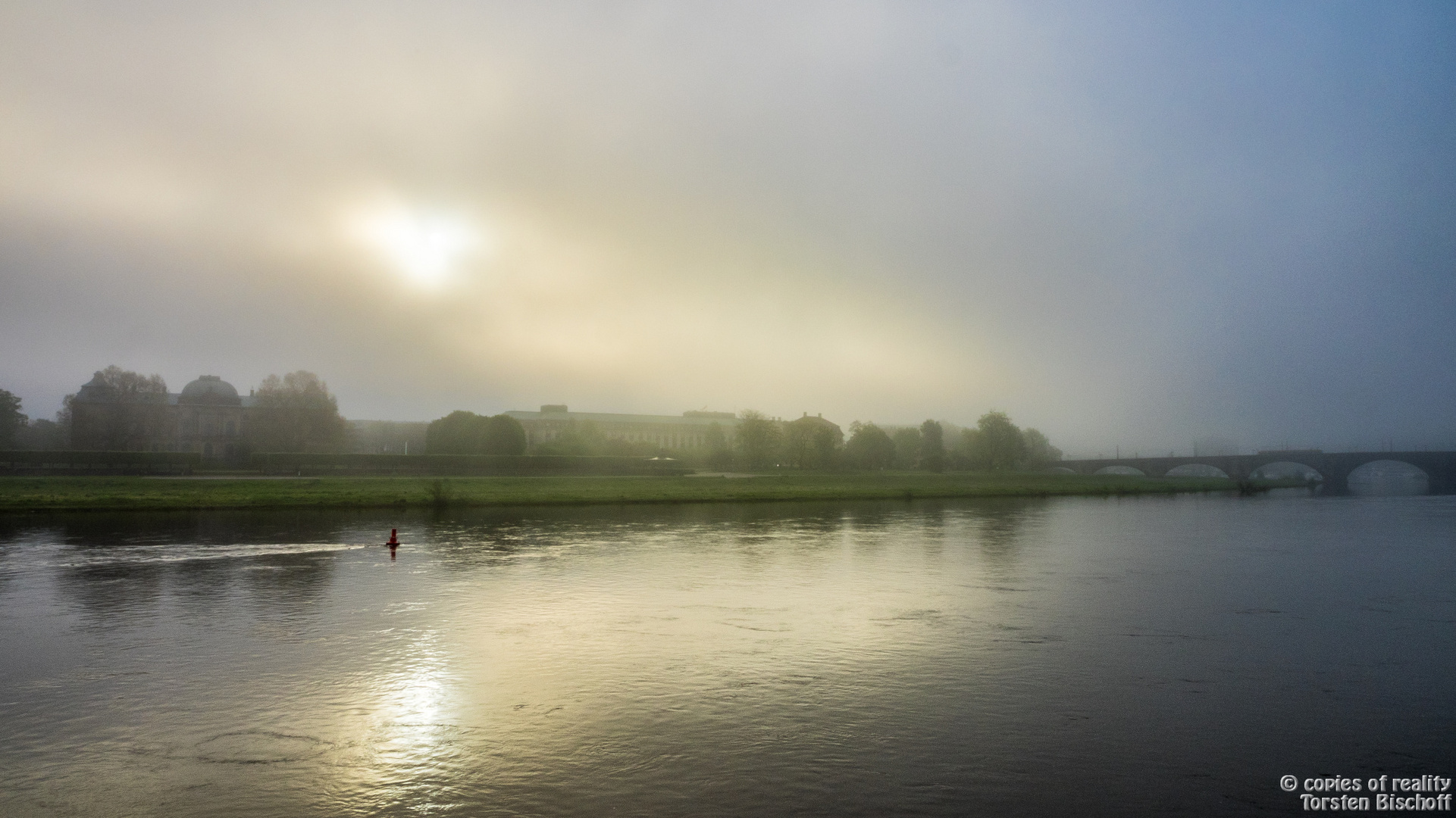 Dresden. Sonnenaufgang im Nebel.