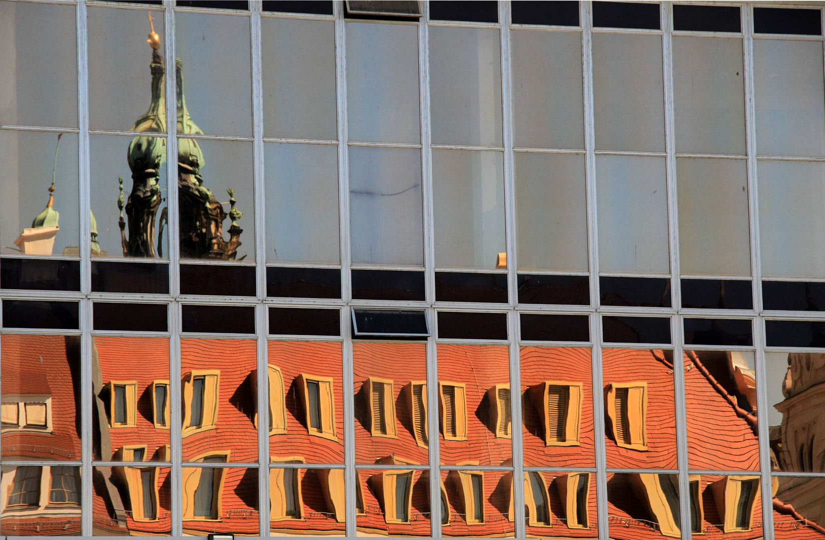 Dresden - Spiegelung der Frauenkirche