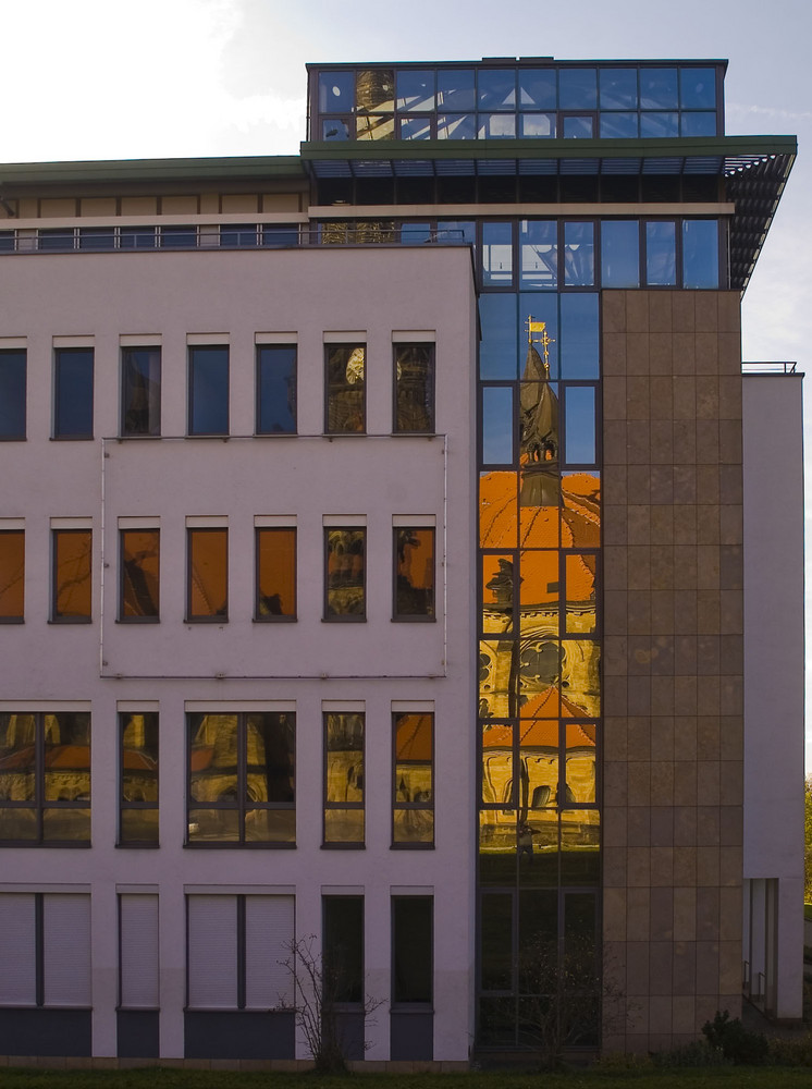 Dresden - Spiegelung der Garnisionskirche 1