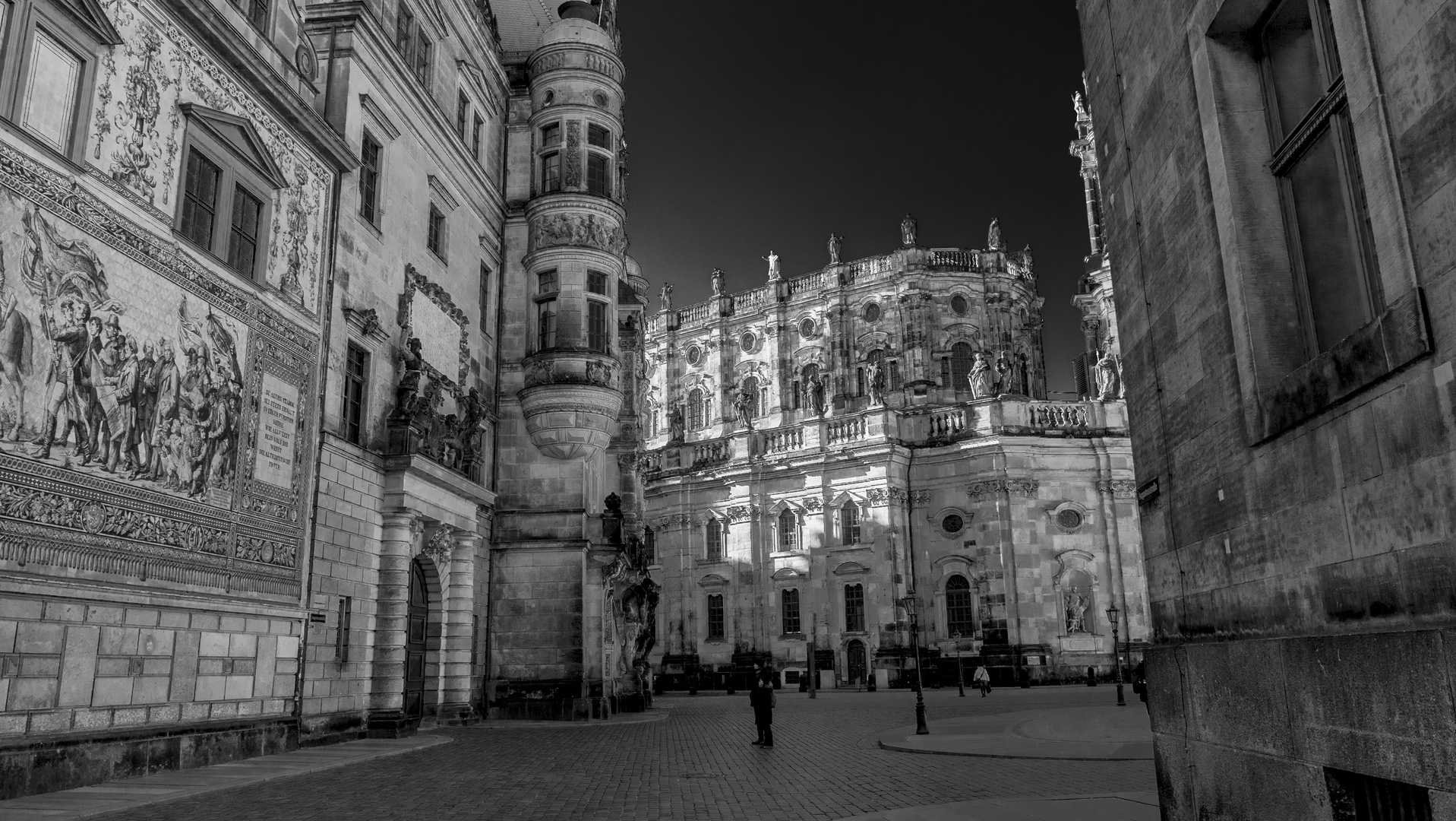 Dresden sw Fürstenzug Hofkirche