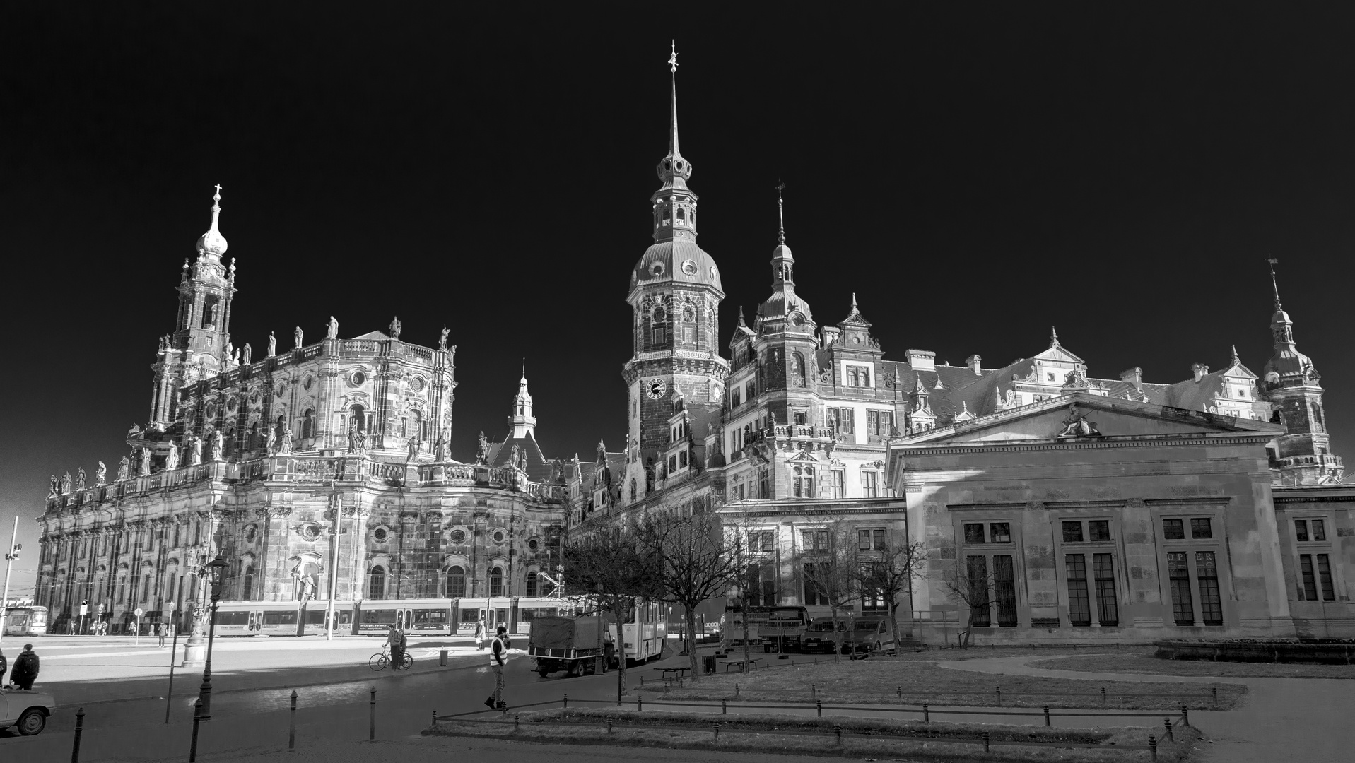 Dresden sw Katholische Hofkirche - Residenzschloss