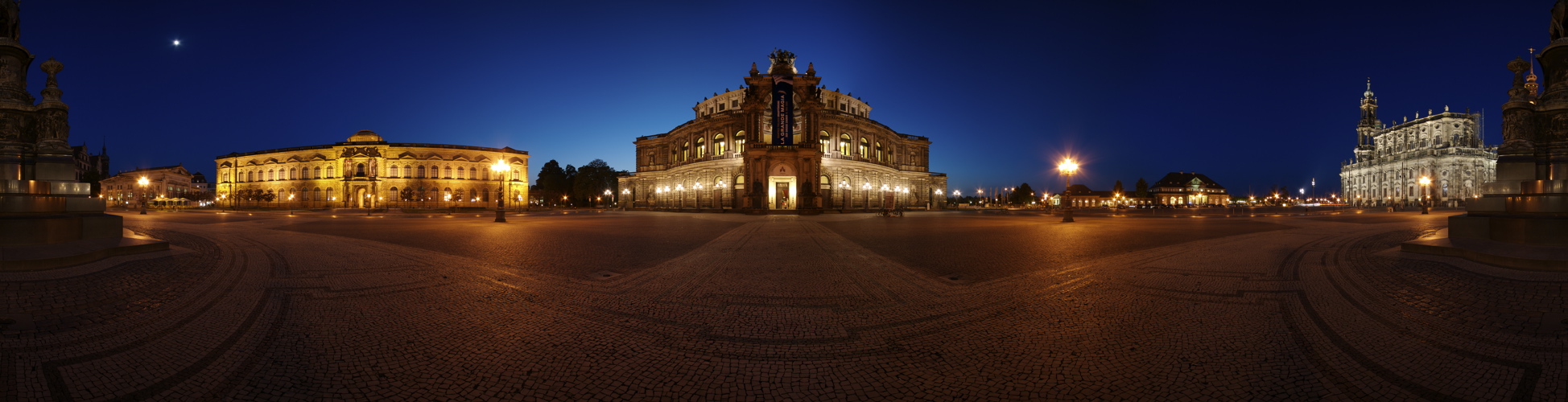 Dresden, Theaterplatz