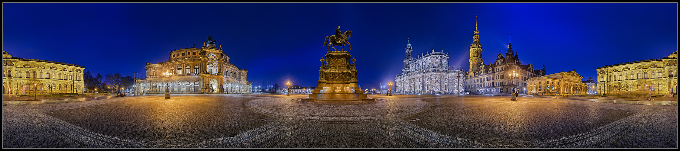 ... Dresden - Theaterplatz ...