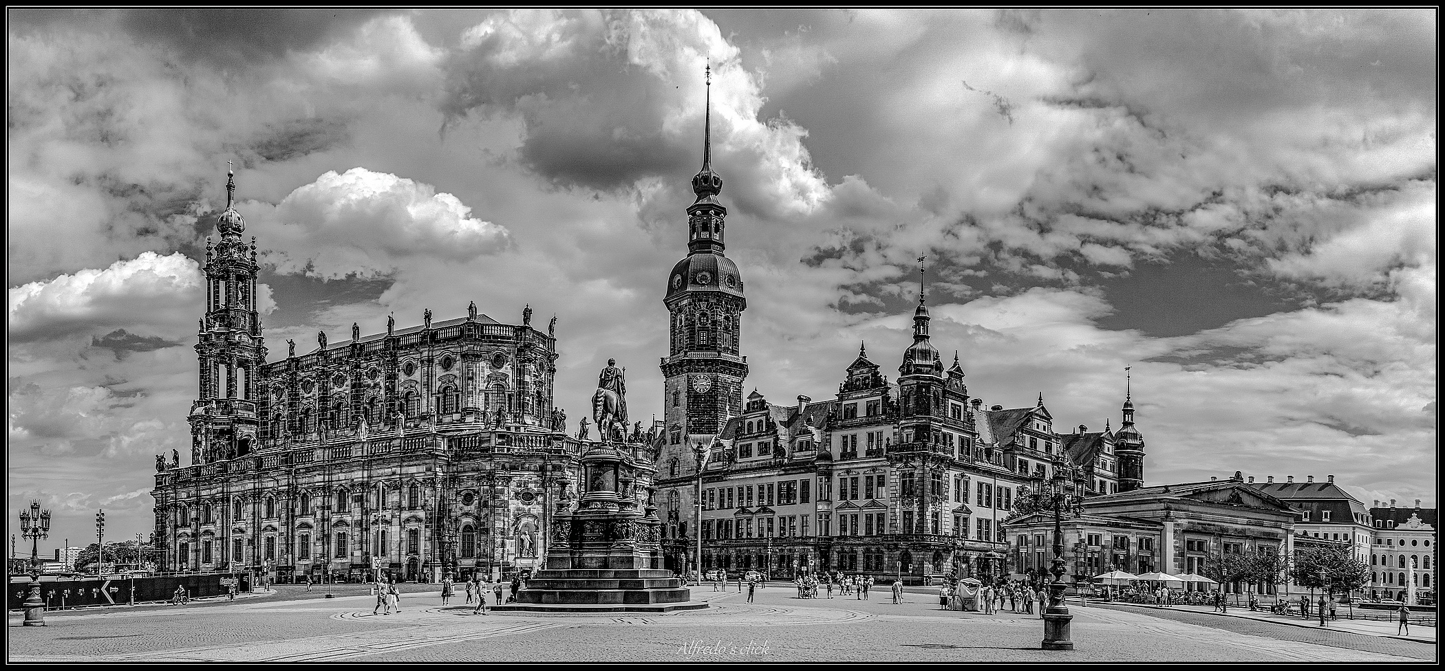 Dresden-Theaterplatz High Light Panorama in SW*