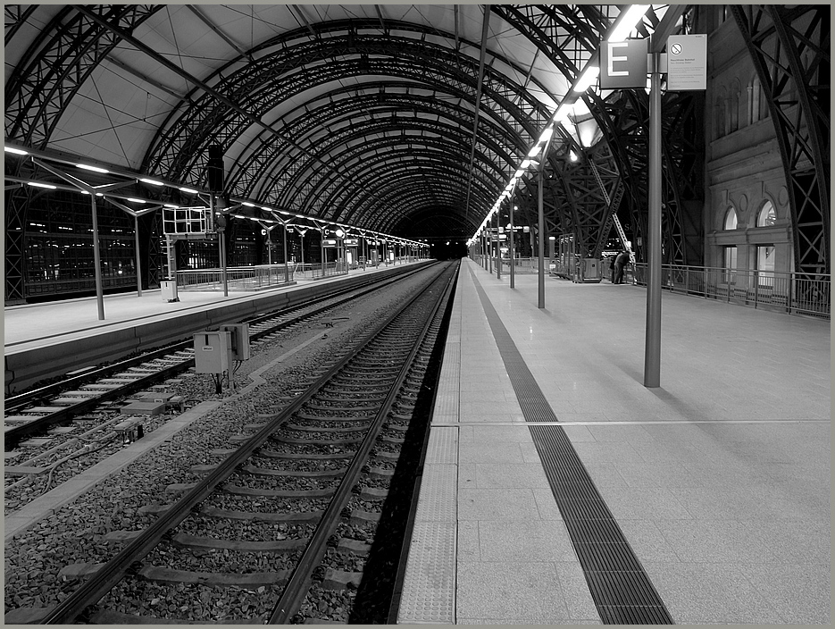 dresden - VII - HBF - der weg - der blick in die unendlichkeit