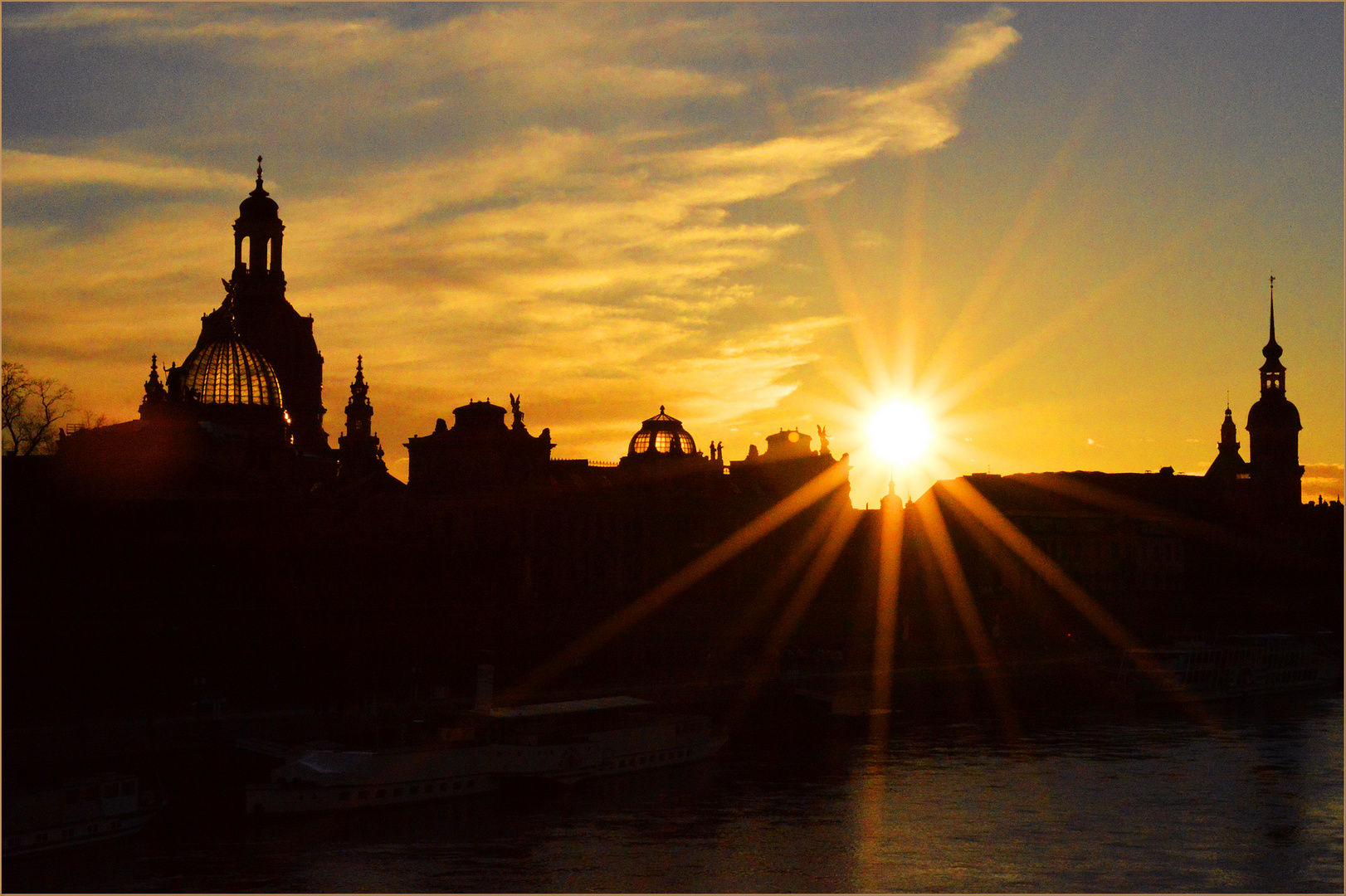 Dresden wünscht der Sonne eine gute Nacht!