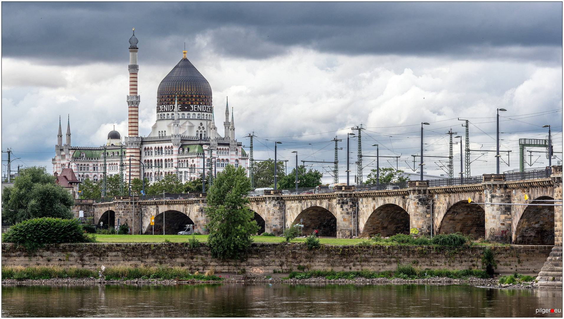 Dresden - Yenidze mit Marienbrücke