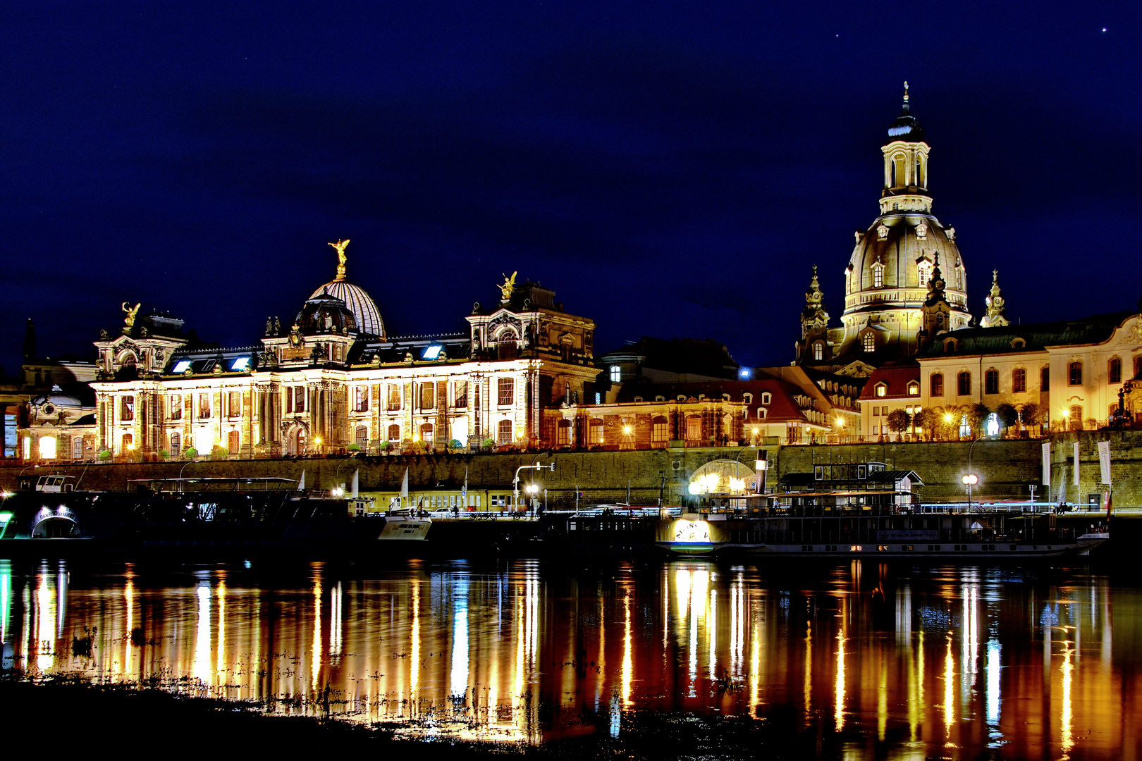 Dresden zur (dunkel-)blauen Stunde