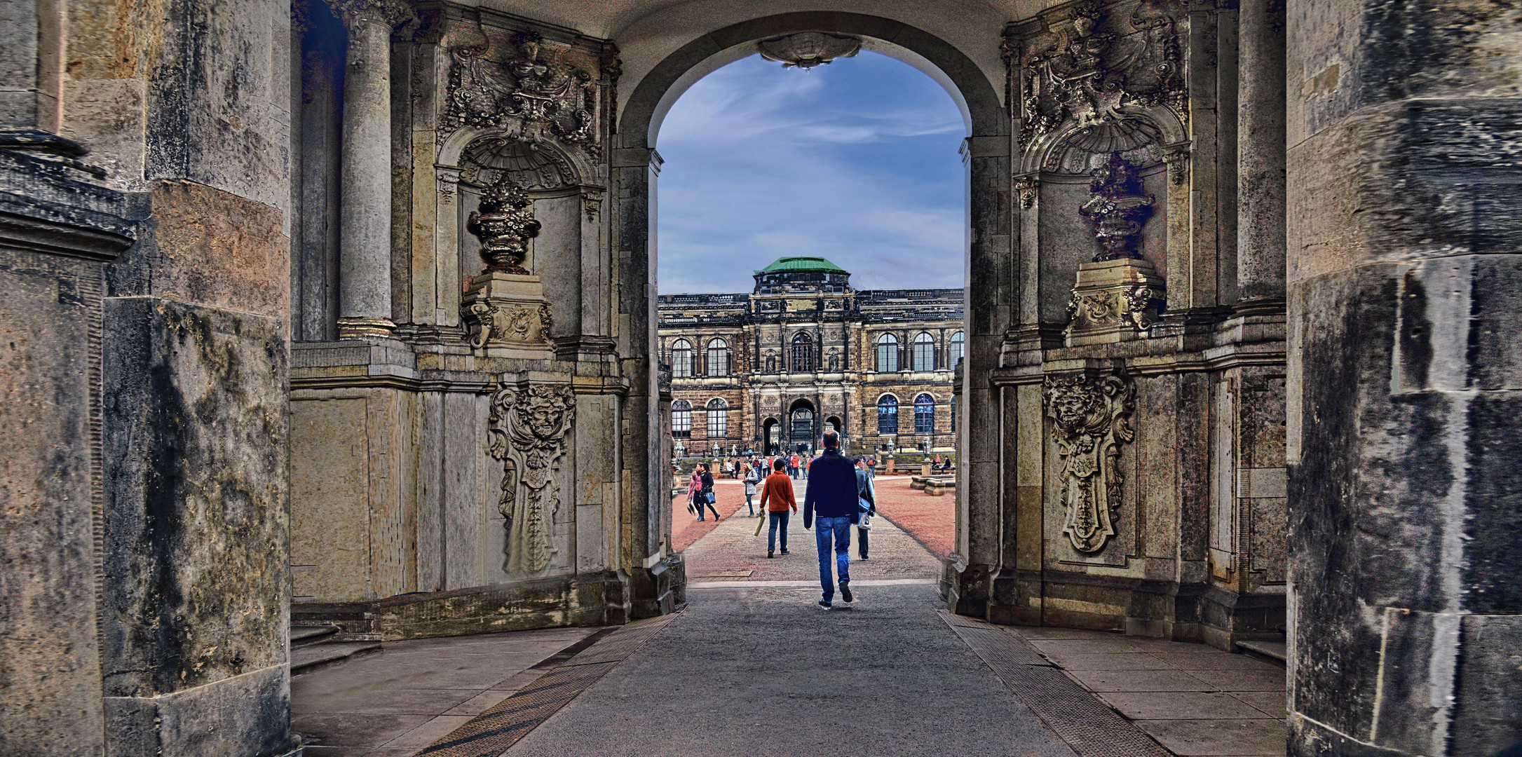 DRESDEN   - Zwinger -