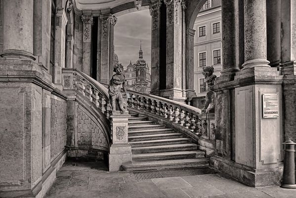 DRESDEN   - Zwinger -