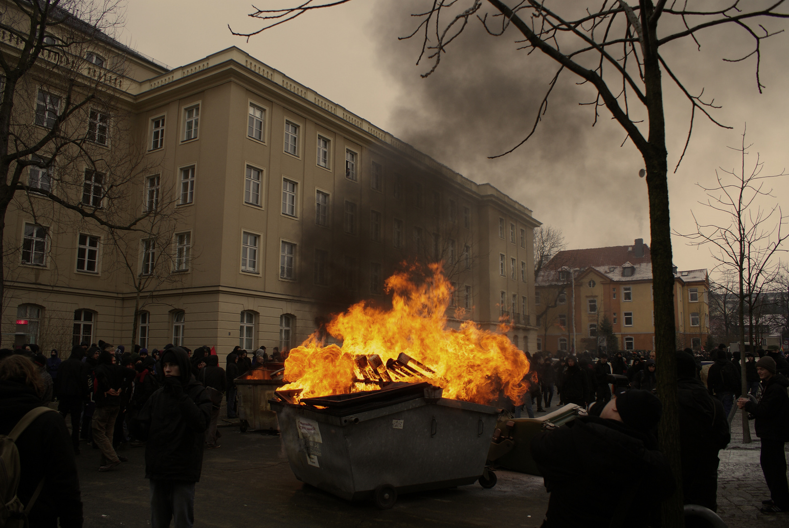 Dresden: zwischen Gedenken und Mülltonnbränden 2011