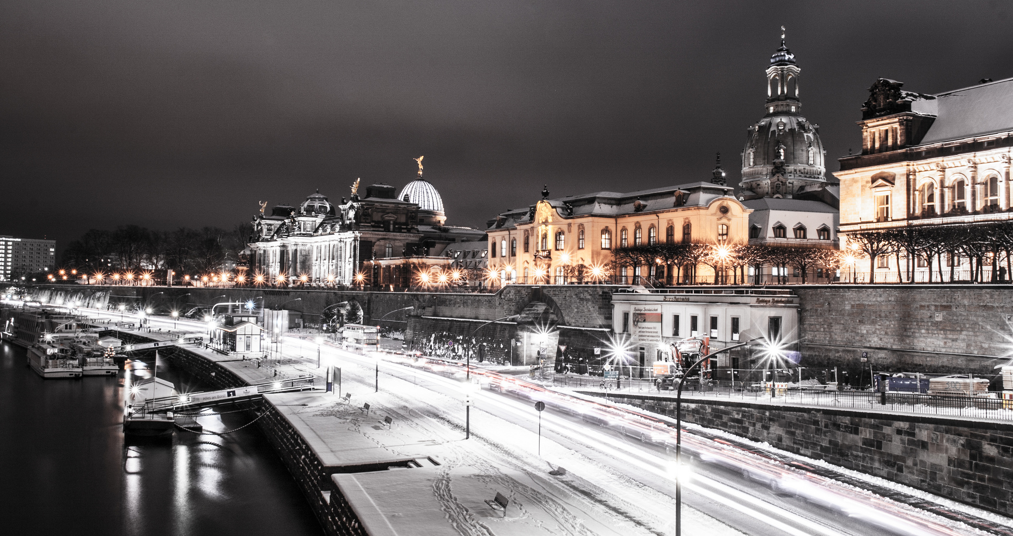 Dresdener Elbufer bei Nacht und Schnee