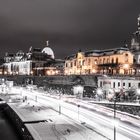 Dresdener Elbufer bei Nacht und Schnee