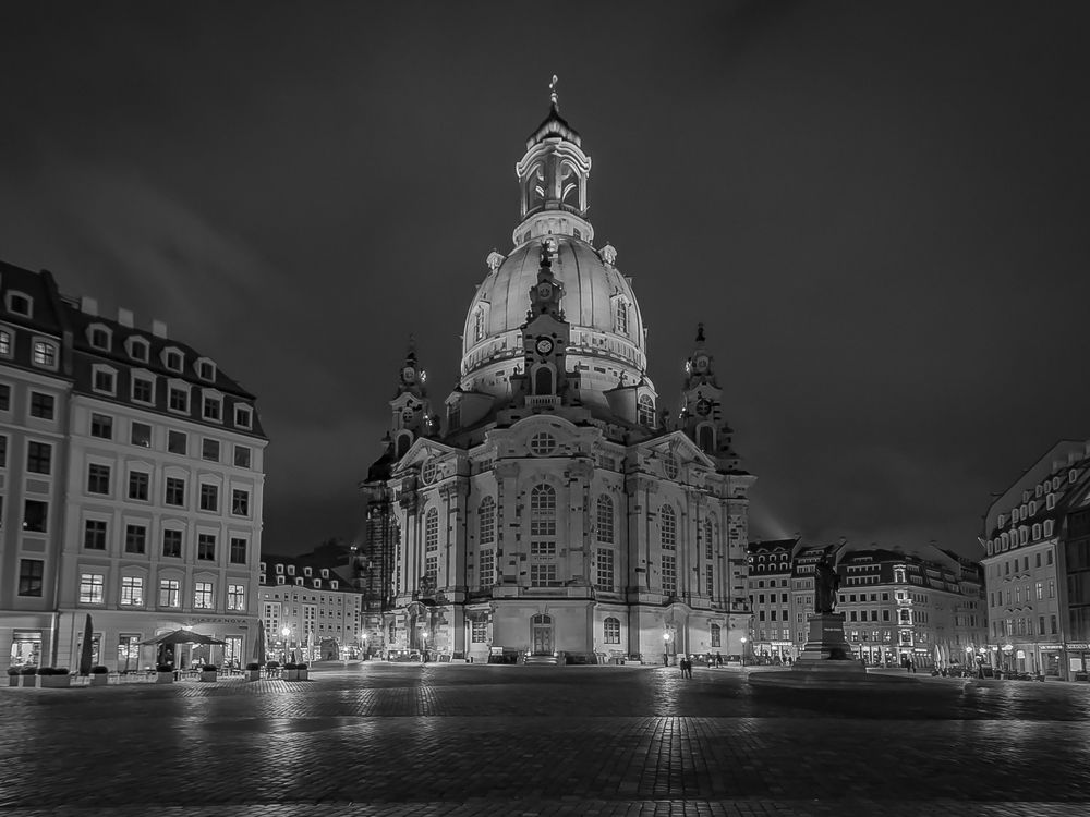Dresdener Frauenkirche bei Nacht
