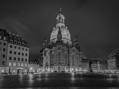 Dresdener Frauenkirche bei Nacht