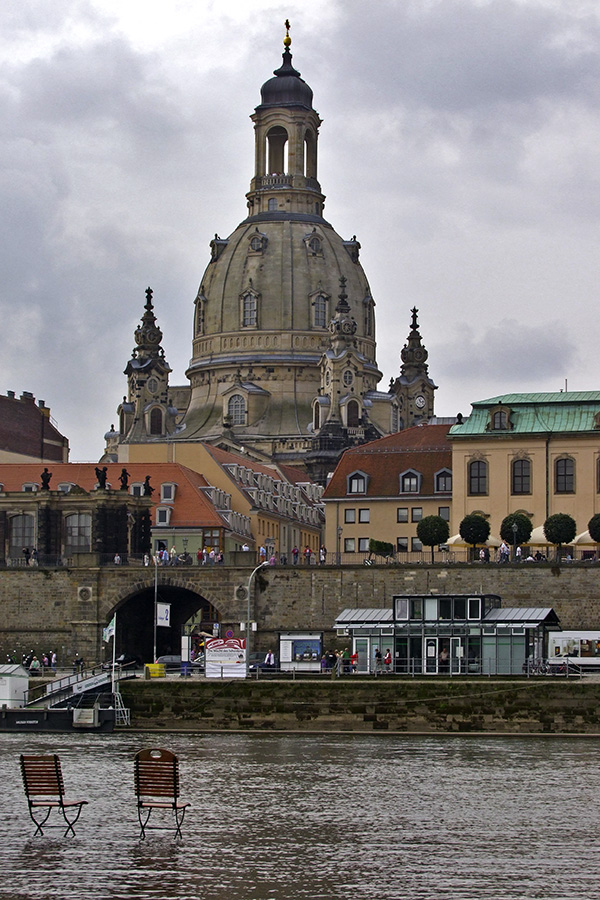 Dresdener Frauenkirche, gesehen vom anderen Elbe-Ufer