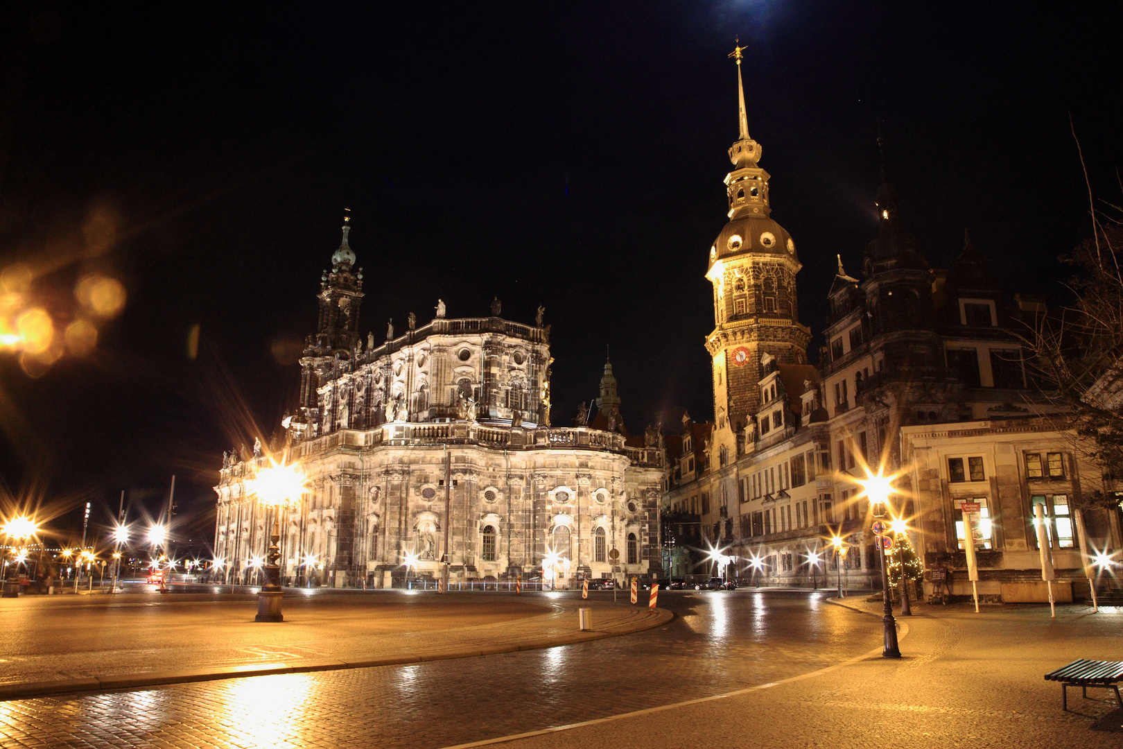 Dresdener Hofkirche bei Nacht