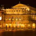 Dresdener Semperoper bei Nacht 16:9