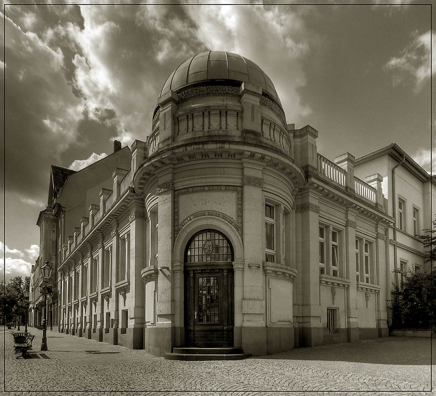 Dresdner Bank in Bernburg - realitätsnahes Tonemapping - [Reload]