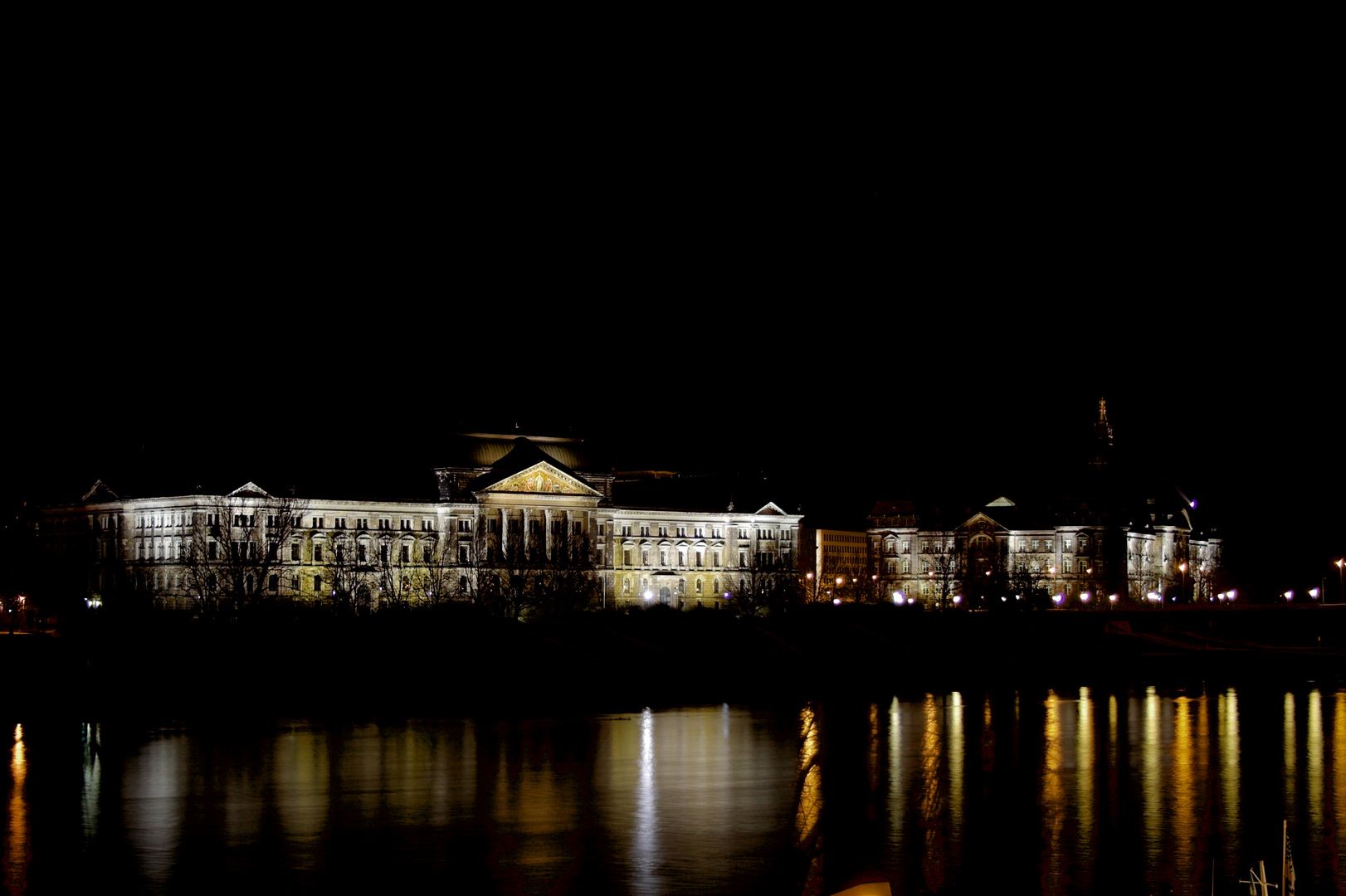 Dresdner Elbufer bei Nacht