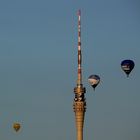 Dresdner Fernsehturm mit Heißluftballons