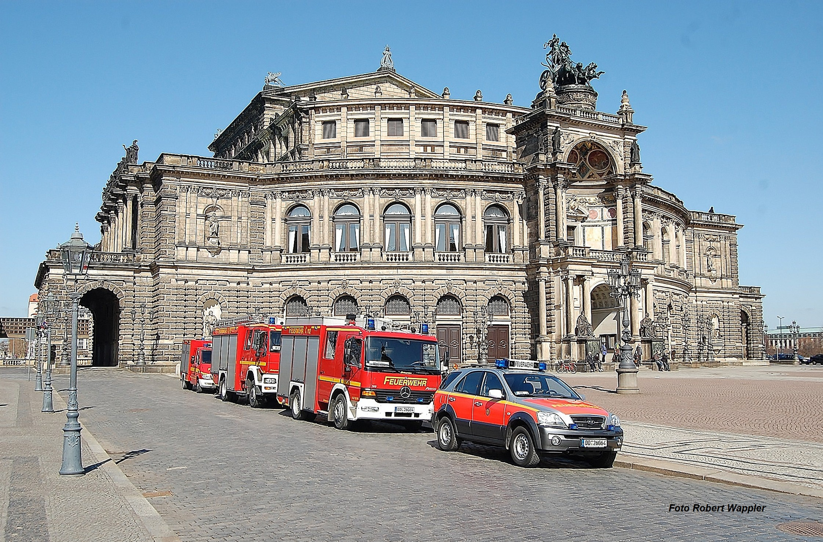 Dresdner Feuerwehr vor der Semperoper in Dresden am 22.03.10