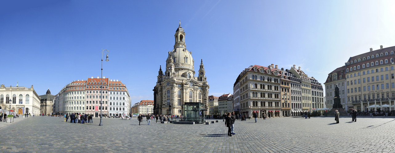 Dresdner Frauenkirche mit Neumarkt