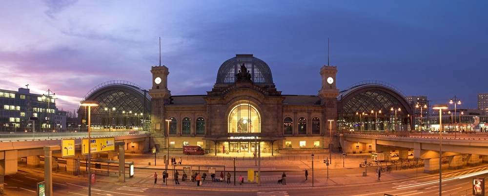 Dresdner Hauptbahnhof bei Blauer Stunde - 3x Panorama