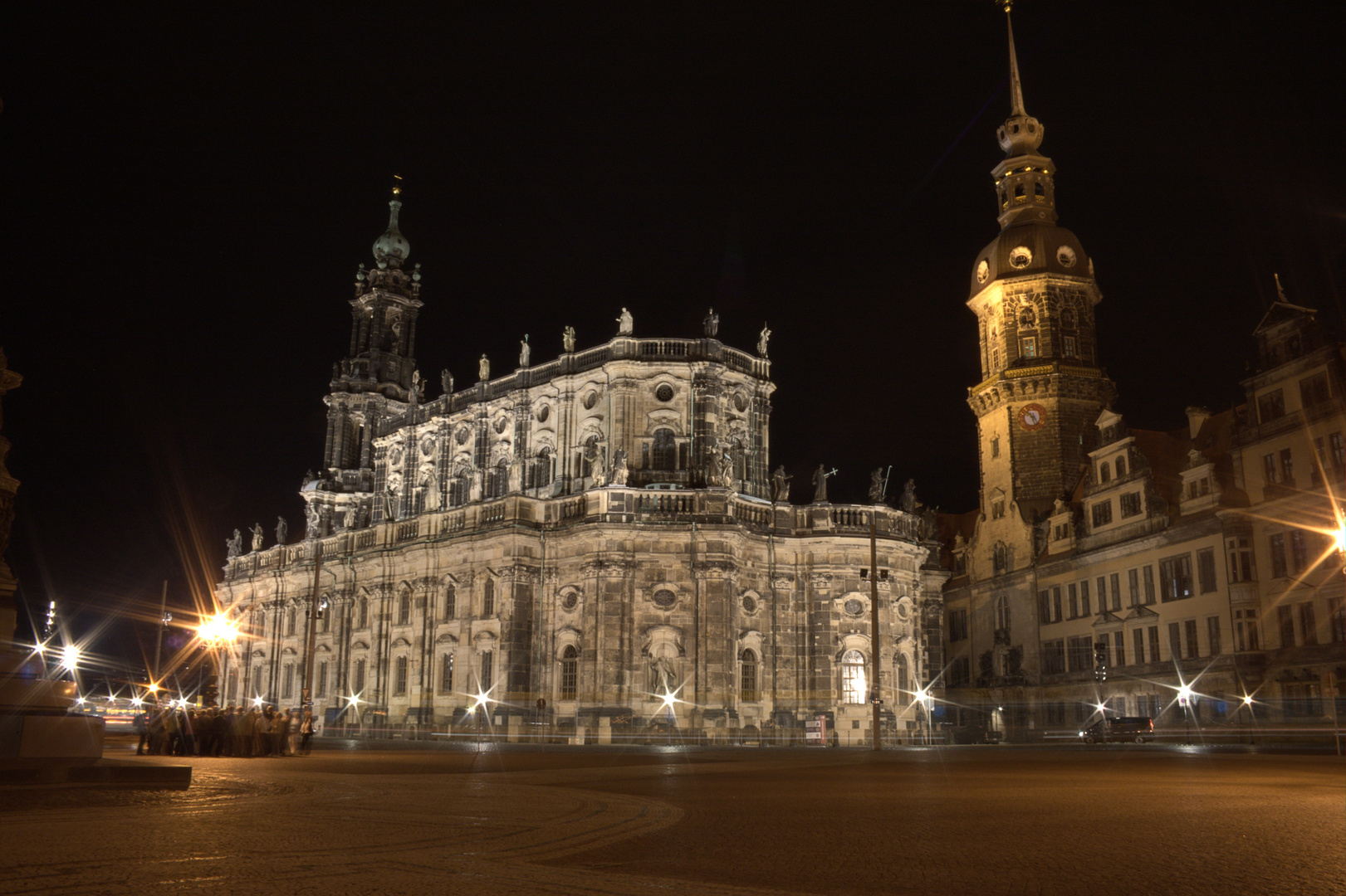 Dresdner Hofkirche bei Nacht