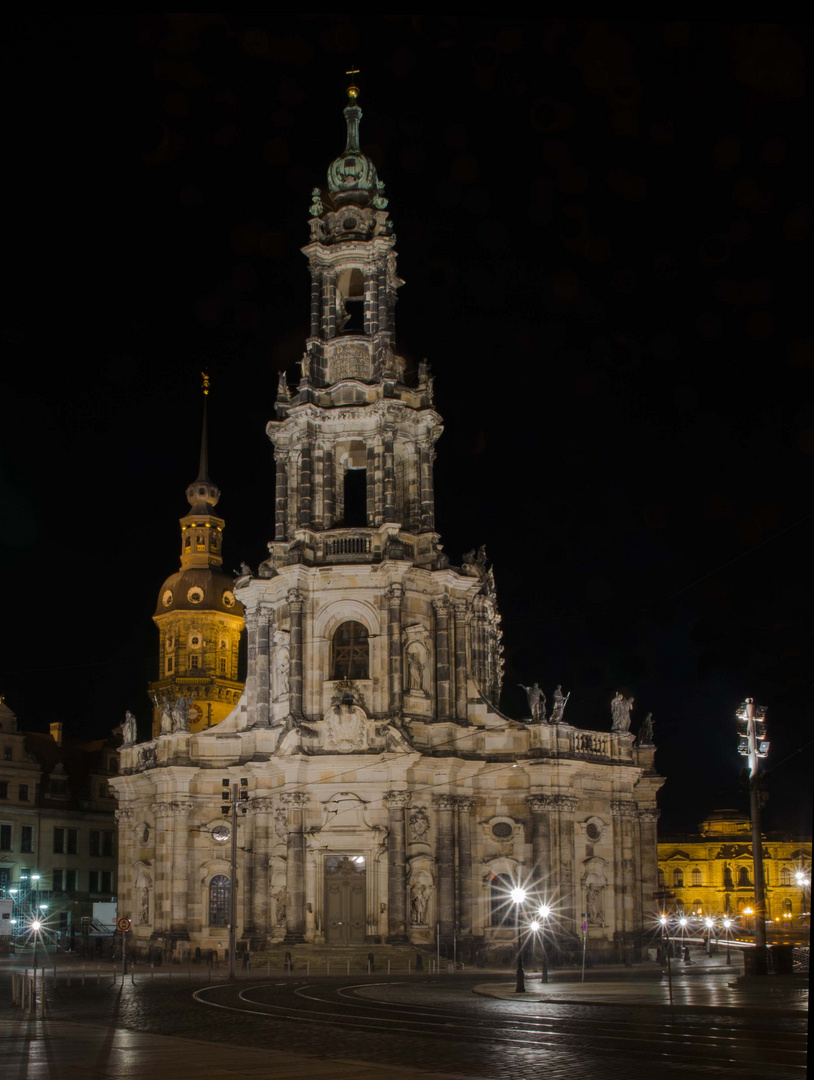 Dresdner Hofkirche bei Nacht