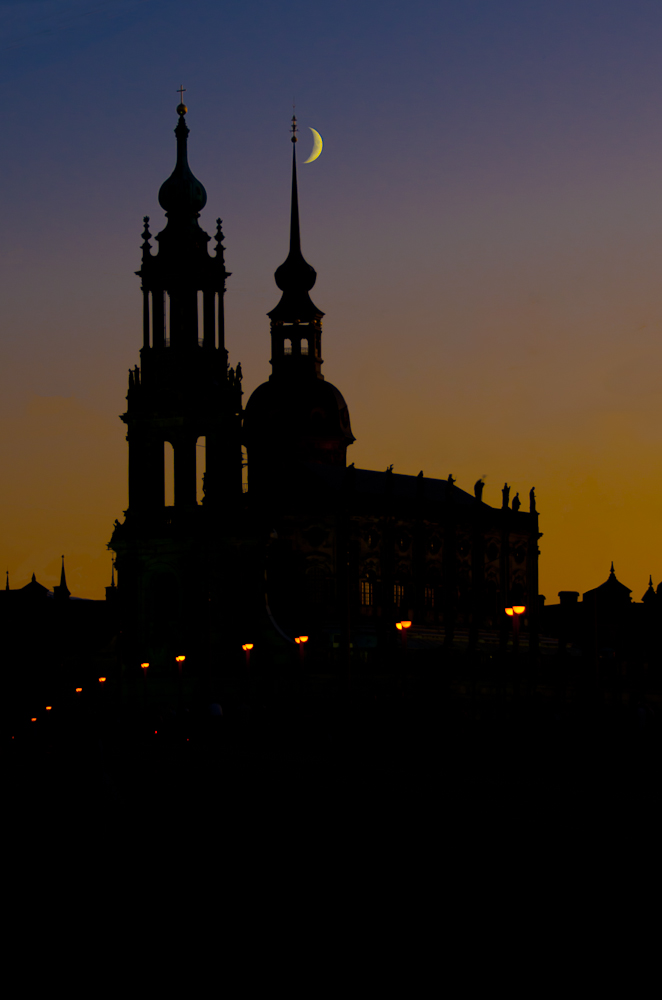 Dresdner Hofkirche bei Nacht