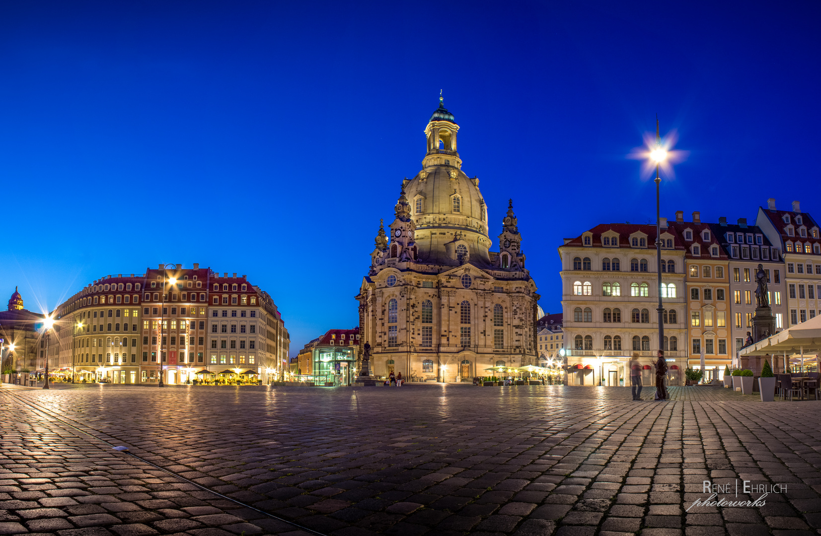 Dresdner Neumarkt mit der Frauenkirche zur Blauen Stunde