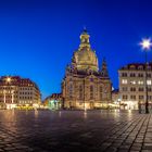 Dresdner Neumarkt mit der Frauenkirche zur Blauen Stunde